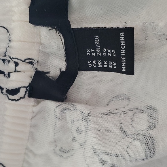 Forever 21 White Pajama Pants with Bear Print 1x & 2x - Picture 6 of 8